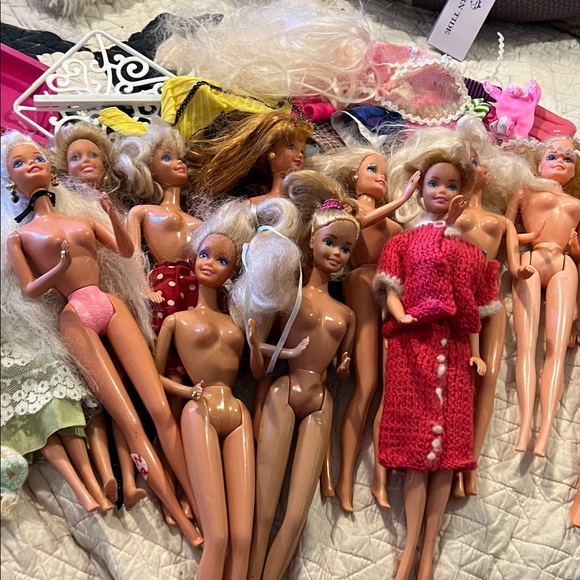 Lot 60s 70s 80s Barbie’s - Picture 1 of 12